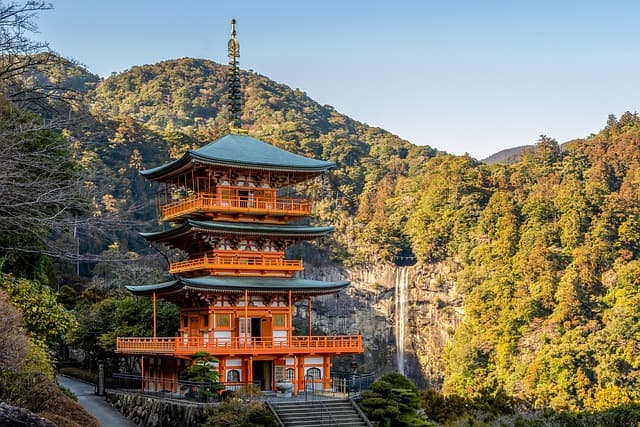 pagoda, waterfall, three-storied pagoda, sanju-no-to, kumano kodo pilgrimage trail, kumano kodo, japan, nachi-no-otaki, nachi, wakayama, nature, nachi-no-taki, nachi falls, kumano nachi taisha, spiritual compound, nachisan, sacred, religion, buddhism, shintoism, buddhist, shinto, scenery, landscape
