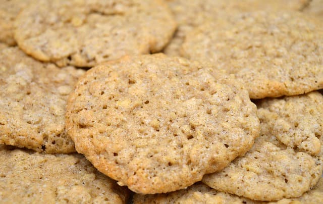 cookies, oatmeal biscuits, oatmeal cookies, snack, tasty, baked goods, food photography, pastries, oat pastries, yummy, food, hd background, background, cute, baked, wallpaper, hd wallpaper, free background, mac wallpaper